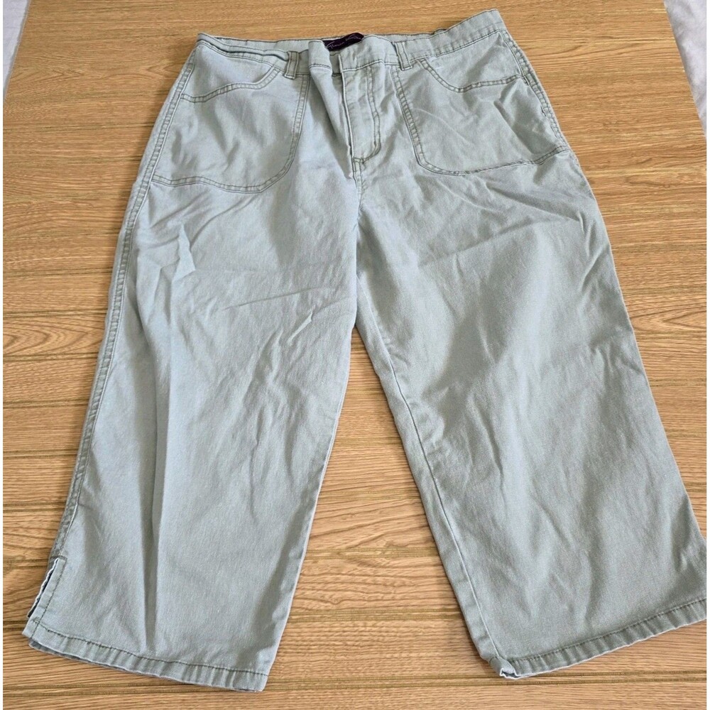 Gloria Vanderbilt Capri Pants Women's Size 12. Square Pockets Light Green